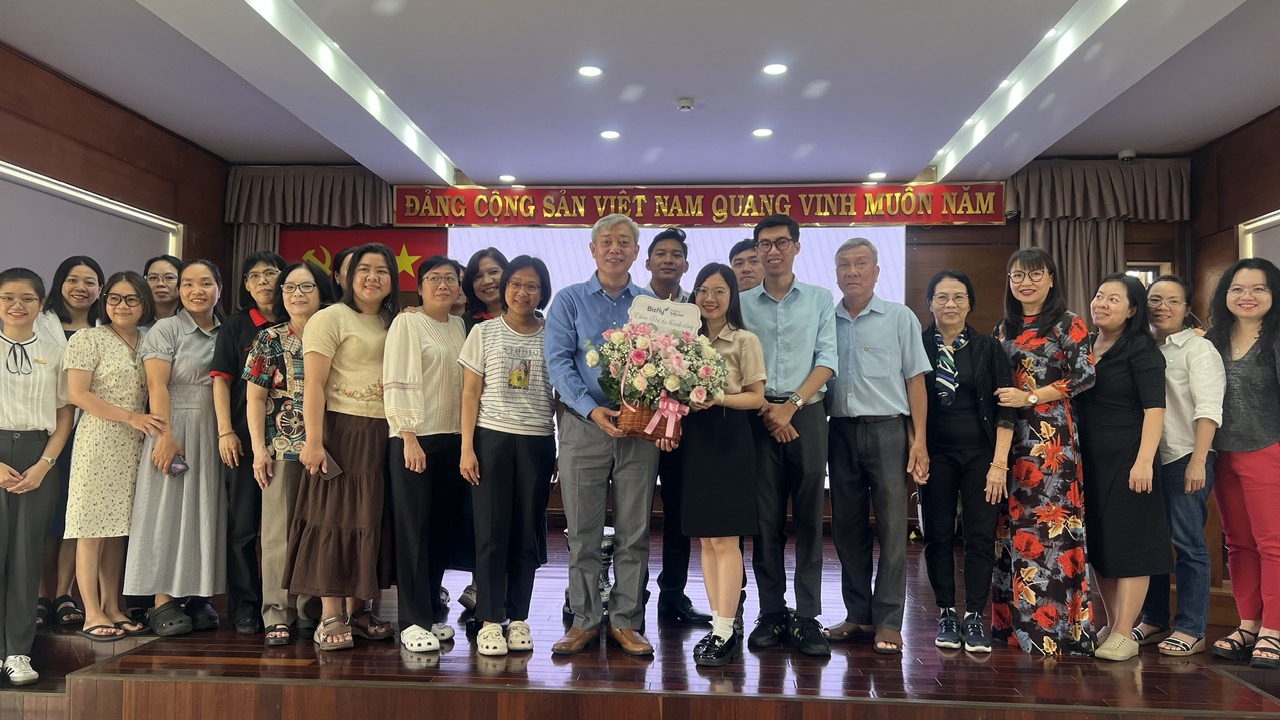 Khai truong trang web 01
