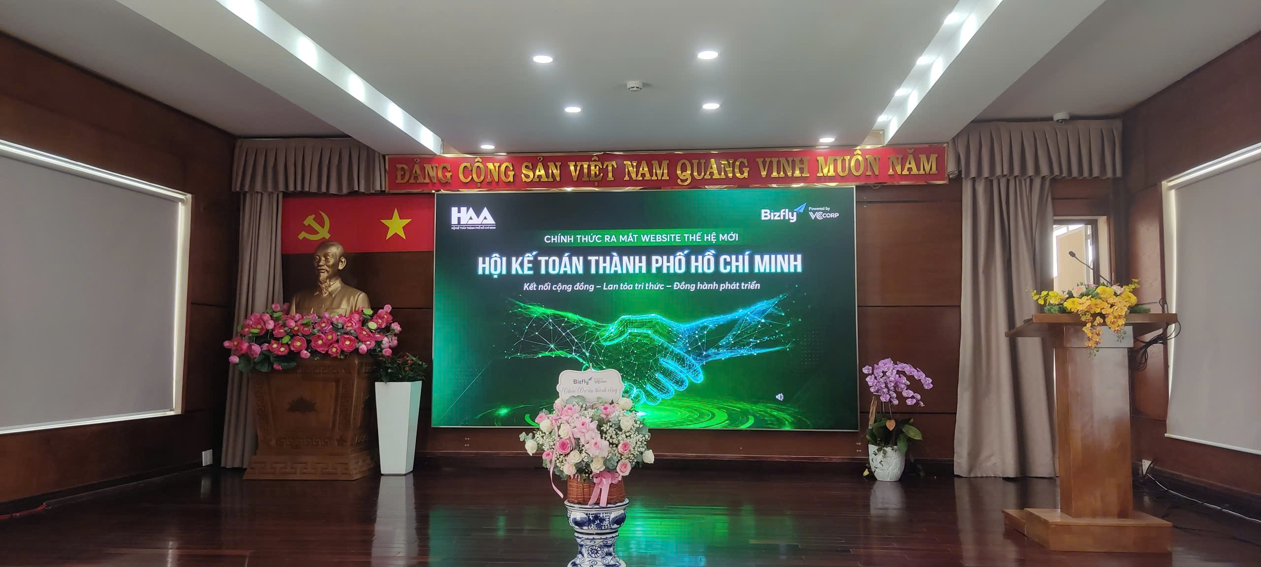 Khai truong trang web 02